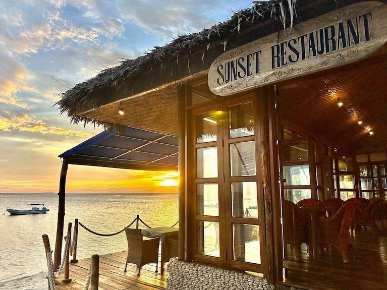 San Juan Beach Bar / Sunset Dinner 🍹