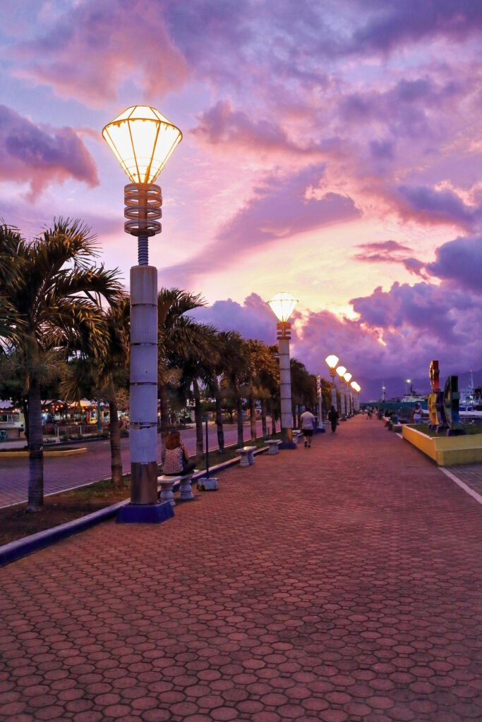 Sunset and evening atmosphere at Puerto Princesa Baywalk