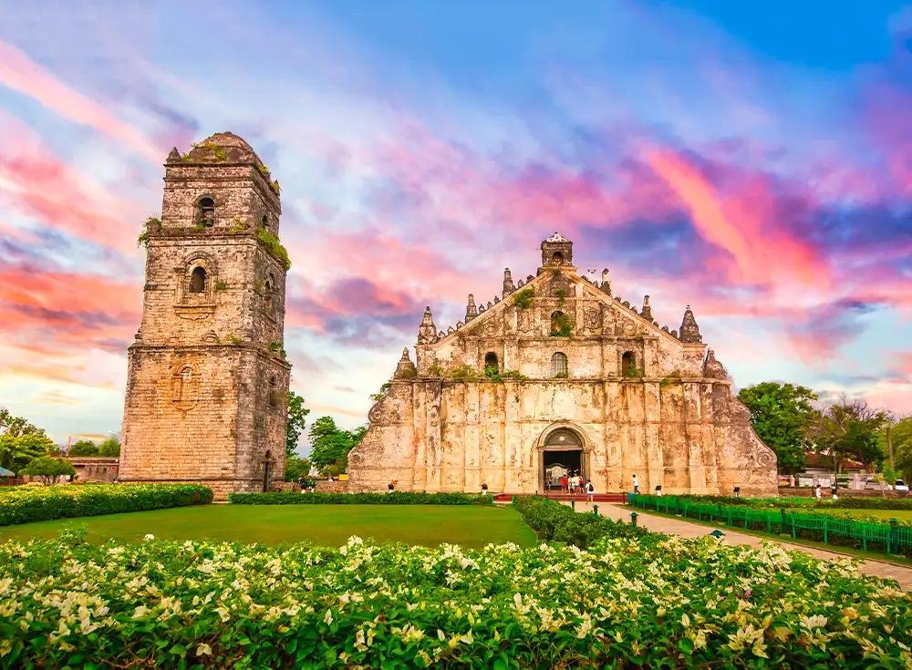 Calle Crisologo at sunset in Vigan, Philippines