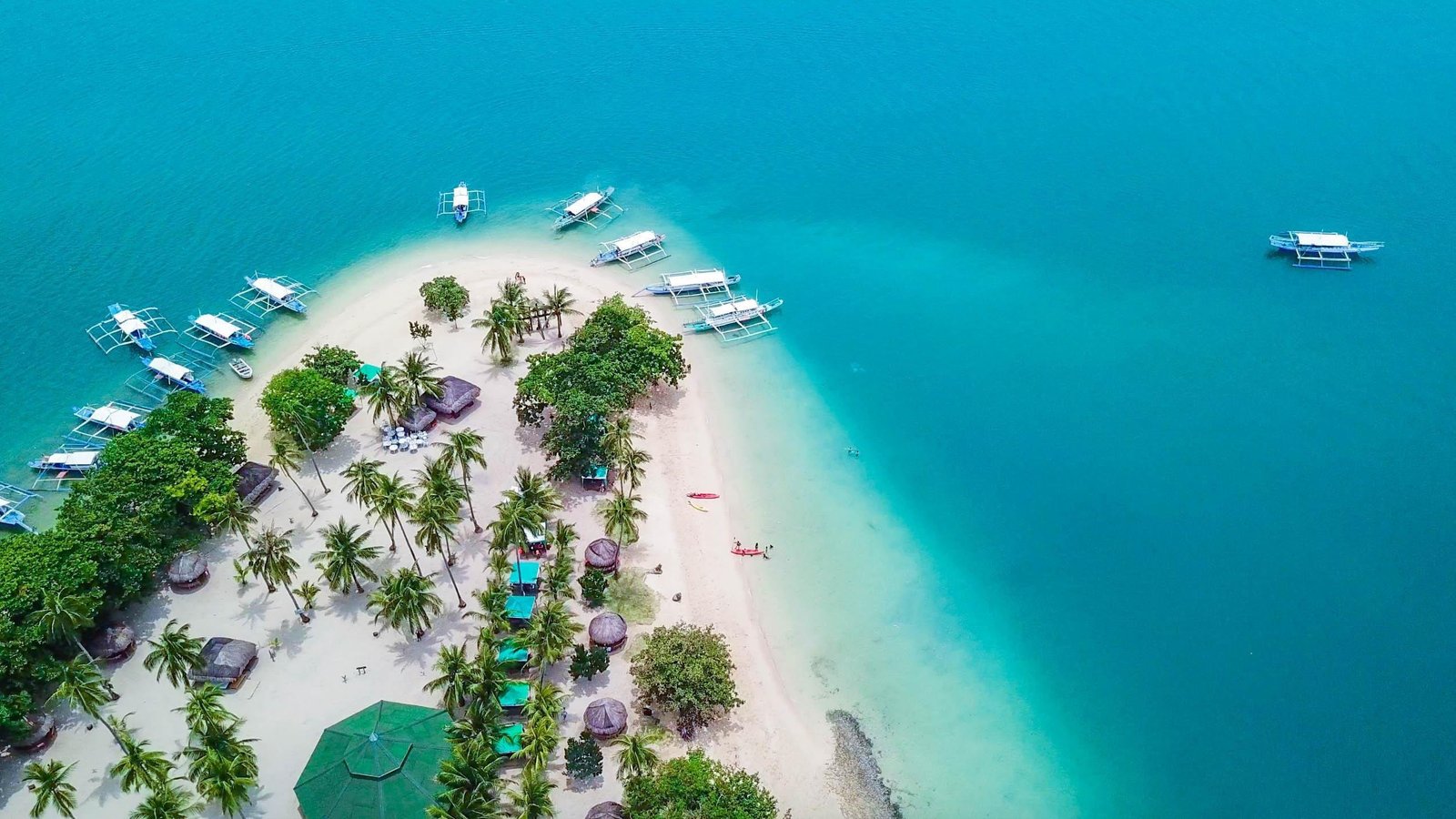 Tropical beach and turquoise water at Honda Bay near Puerto Princesa
Puerto Princesa Travel Guide 2026