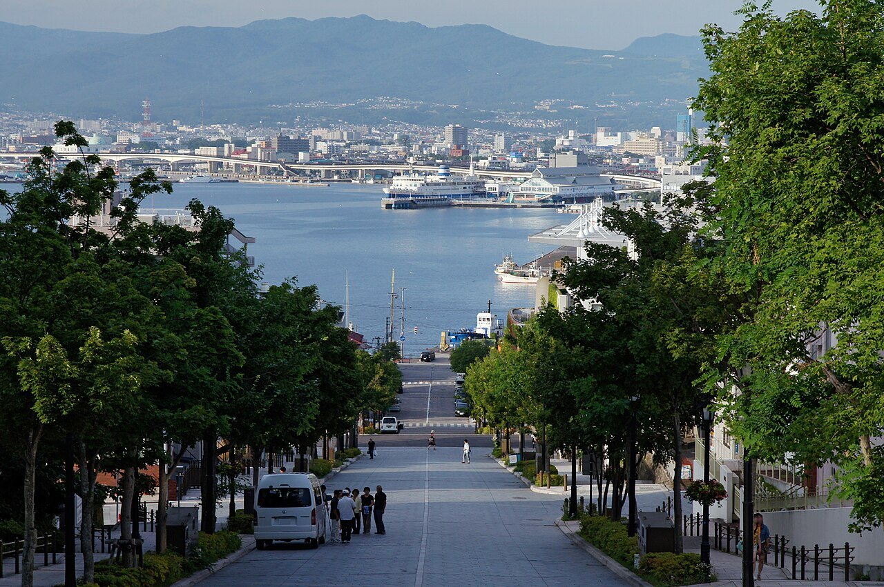 Hachimanzaka slope descending toward Hakodate Bay