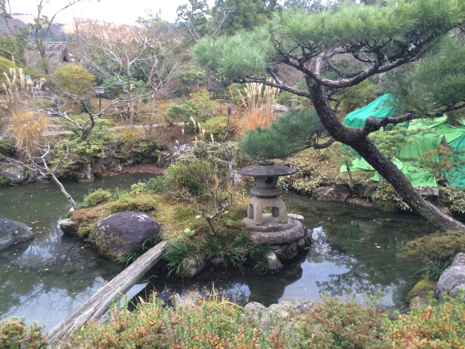 Yoshikien pond garden in Nara